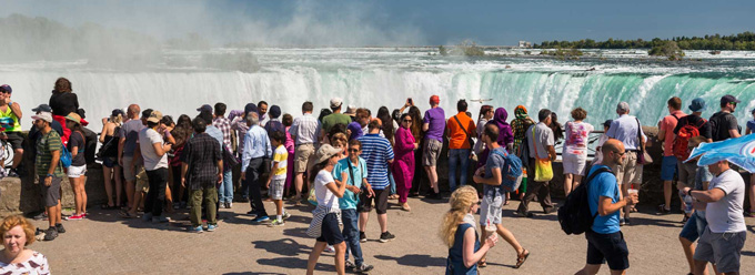 morning tour of Niagara Falls avoids the crowds