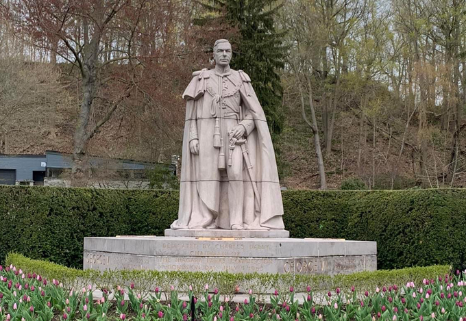 King George statue in Niagara Falls